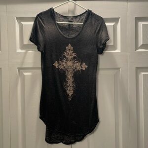 Women’s short sleeve DayTrip shirt. Front has embellishments on it. Super soft.